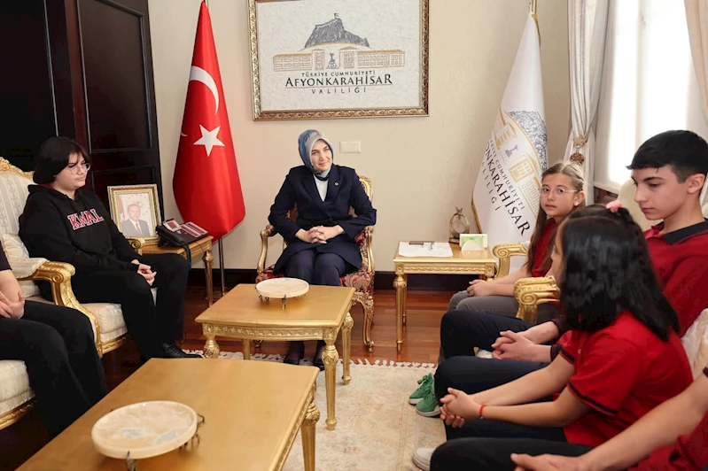 Afyonkarahisar'da İstiklal Marşı Yarışmasında Dereceye Giren Öğrenciler Ödüllendirildi