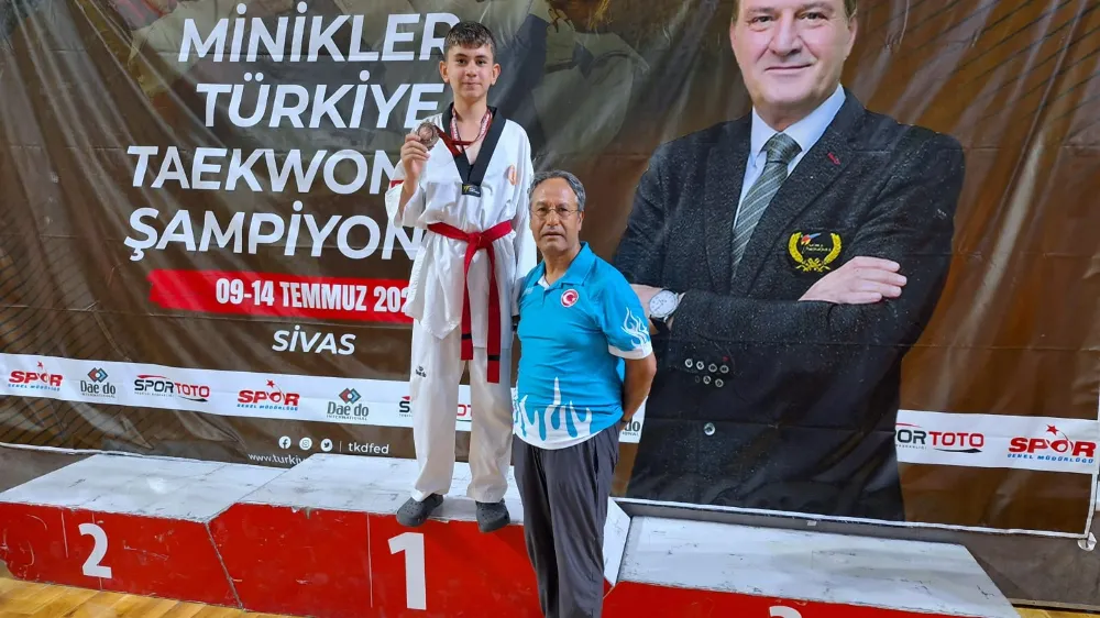 Afyonlu Sporcu Minikler Türkiye Taekwondo Şampiyonası'nda Derece Yaptı