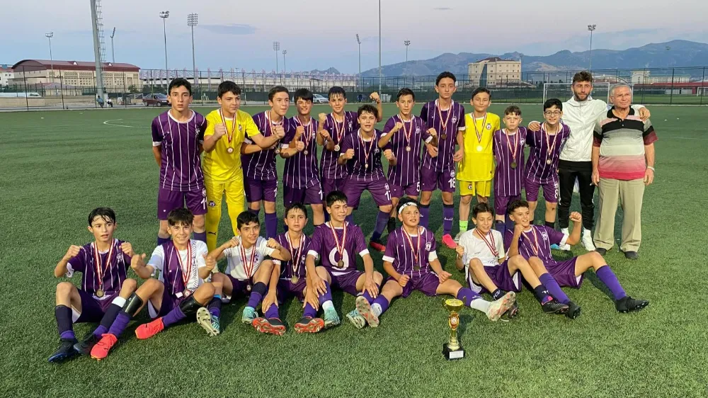 Afyonspor'un Genç Kahramanları U13 Liginde Zirveye Oturdu