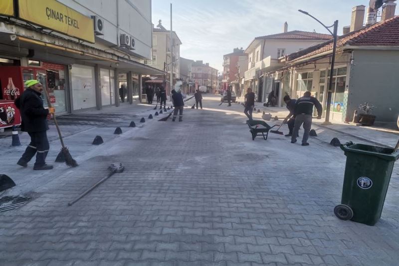 Emirdağ 'da tüm cadde ve sokaklar karış karış süpürüldü