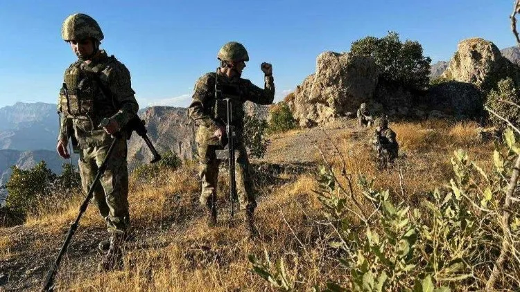 Pençe-Kilit'te 4 PKK'lı Terörist Etkisiz Hale Getirildi!