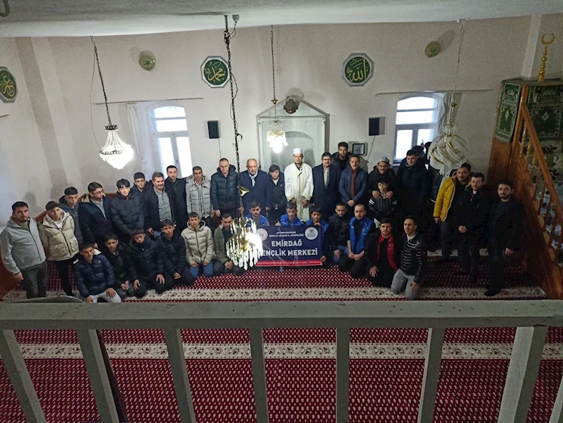 Tarihi Hisar Köyü Camii'nde Gençlerle Sabah Namazı Huzuru